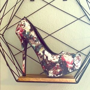 Floral heel